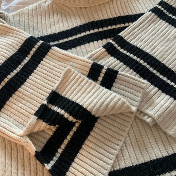 Knitted sweater - Picture 2 of 3